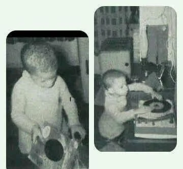 Baby Moortje with his first records and turntable